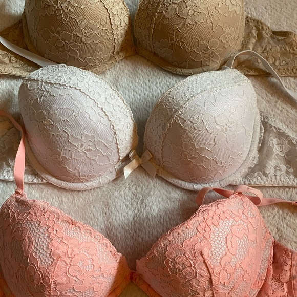 Bundle of lacey 32C bras - Picture 2 of 4